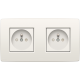 Prise de courant double horizontale avec broche de terre et obturateurs de protection, bornes à vis, profondeur d’encastrement de 28,5 mm, y compris plaque de recouvrement, couleur white